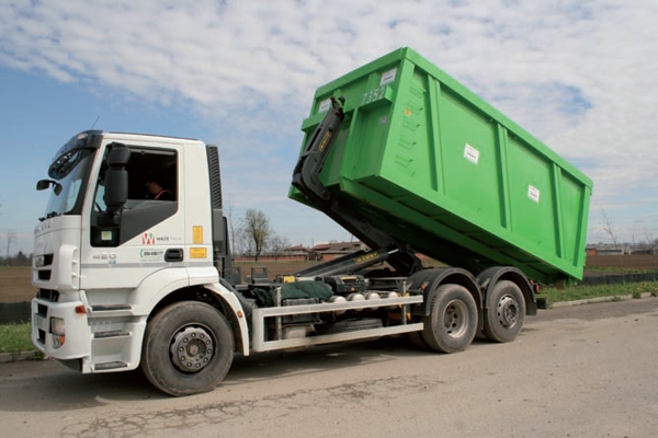 Camion porta container Waste Italia S.p.A.
