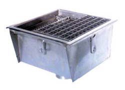 Canali e pozzetti grigliati inox per drenaggio cucine e cantine