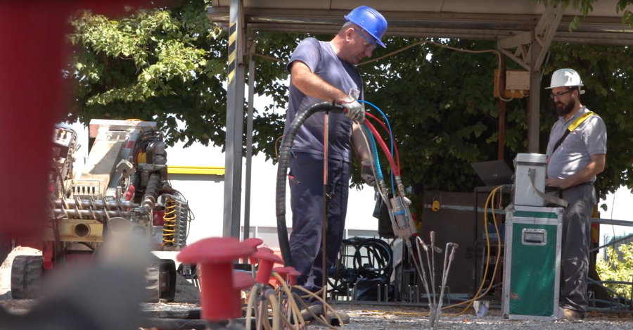 Iniezioni di resine espandenti, mirate e controllate con un metodo esclusivo Iniezioni di resine espandenti, mirate e controllate con un metodo esclusivo