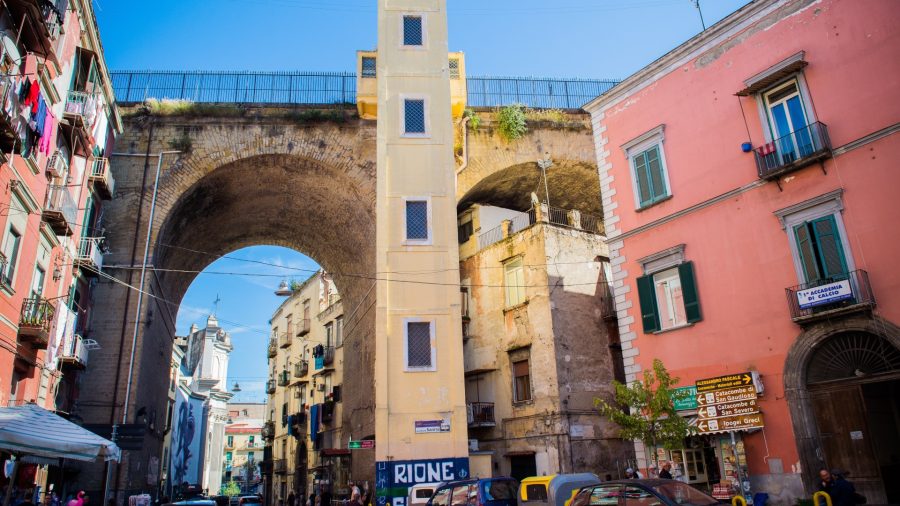 Allarme rosso per edifici e stabili a Napoli, l’edilizia è malata