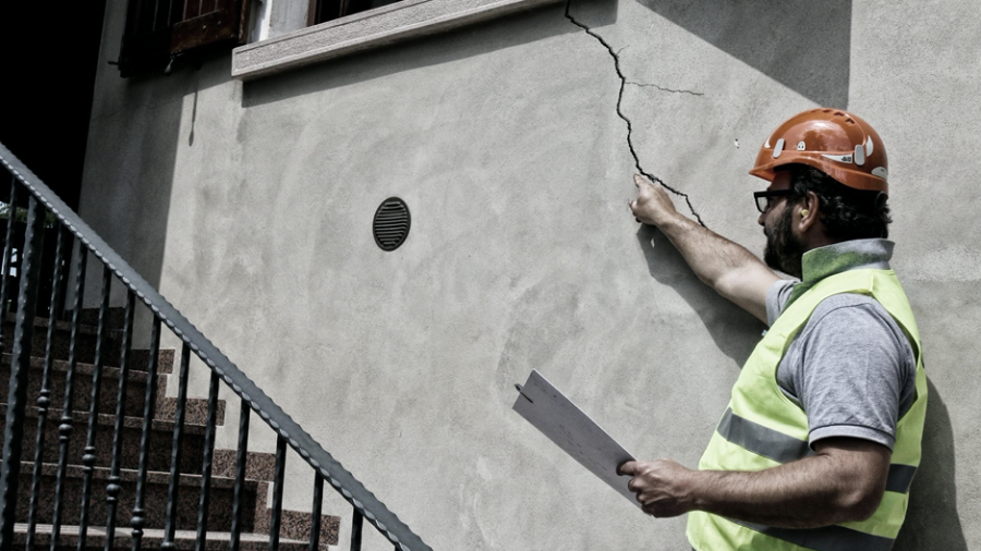 Crepe nei muri: perché è importante scoprire “cosa c’è sotto” Crepe nei muri: perché è importante scoprire “cosa c’è sotto”