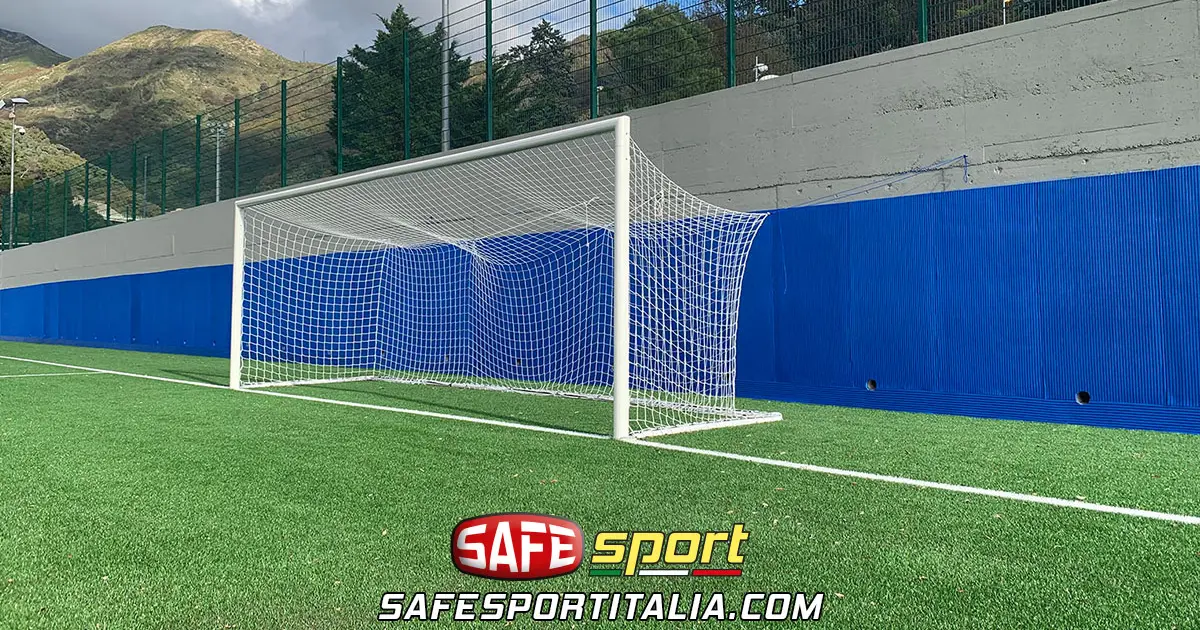 Rivestimento murale antitrauma per campo da calcio