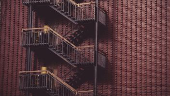 Scale antincendio: tipologie, differenze, normativa