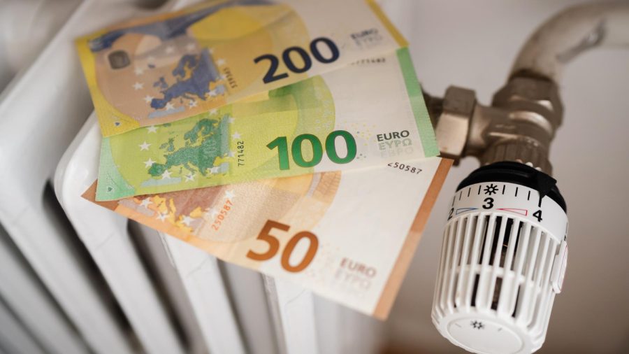 Bonus bollette: proroga per le imprese, ipotesi sanatoria fino a 2 mila euro