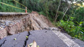 Frana Ischia, Musumeci:'Condoni da rivedere', abusivismo alla base della tragedia?