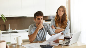 Pignoramento beni in comunione tra coniugi: paga anche l'innocente