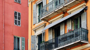 E’ possibile chiudere balcone e terrazza senza permessi?