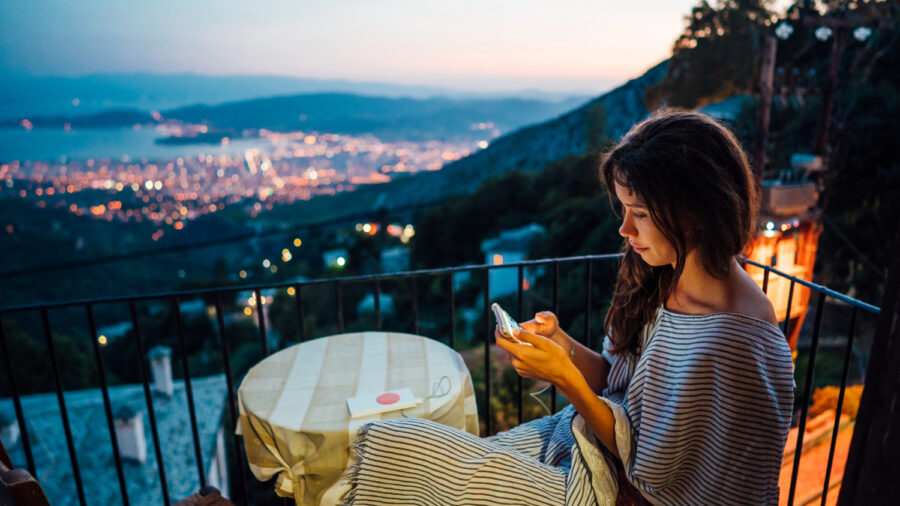 Parapetto del balcone condominiale: è possibile alzarlo?