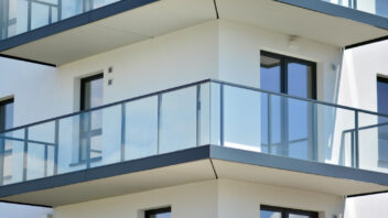 Ampliare il balcone: è possibile farlo? con quali permessi?