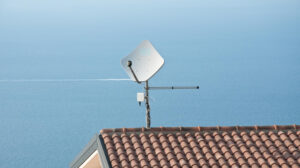 Diritto d’antenna: come installare la parabola senza problemi in condominio