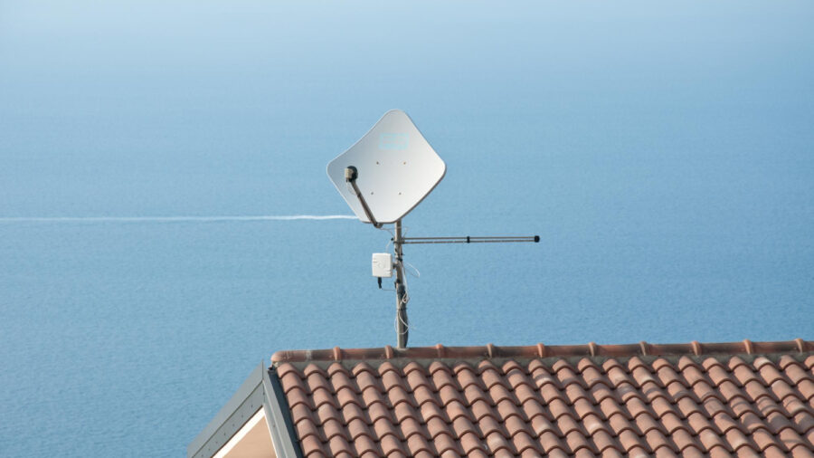 Diritto d’antenna: come installare la parabola senza problemi in condominio