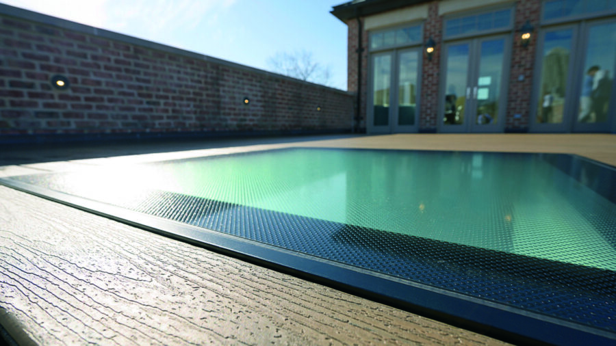 Finestra per tetti piatti calpestabile DXW Finestra per tetti piatti calpestabile DXW