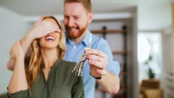 Agevolazioni prima casa per italiani all'estero: chiarimenti e requisiti dall'AdE