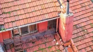 Canna fumaria pericolosa in condominio: il TAR impone l’intervento al comune