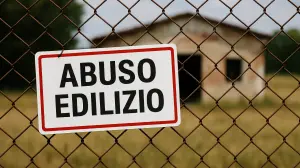 Abusi edilizi: può essere sanzionato l’ex proprietario? il chiarimento del TAR