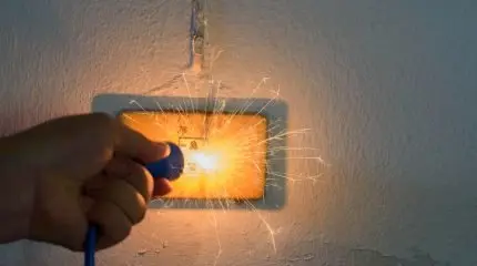 Sbalzi di tensione e danni in casa: cosa serve per ottenere un risarcimento