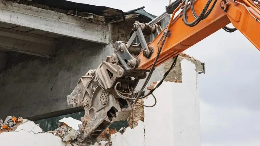 Abuso edilizio: la sanatoria può fermare la demolizione? La risposta del TAR Abuso edilizio: la sanatoria può fermare la demolizione? La risposta del TAR