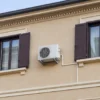 Condizionatore sotto i 2,5 kW senza SCIA: il TAR annulla la sanzione