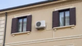 Condizionatore sotto i 2,5 kW senza SCIA: il TAR annulla la sanzione