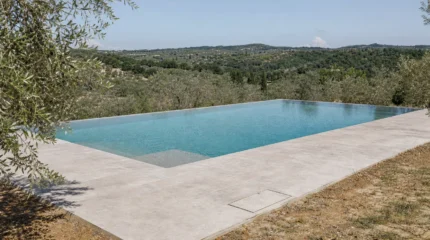 Piscina abusiva: l’ok paesaggistico con prescrizioni non basta per la sanatoria