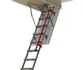 Lucernario per tetti piatti DRL in combinazione con scala a pezzi in metallo LML FAKRO