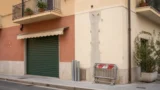 Abuso edilizio dell’inquilino: quando il proprietario paga la demolizione