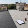 Lastrico trasformato in terrazzo: sanatoria annullata senza verifiche su proprietà e carichi