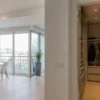 Loggia chiusa con vetrate: chiamare un vano “cabina armadio” non basta per la sanatoria