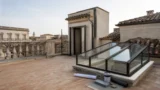 Lucernario sul lastrico a uso esclusivo: la proprietà condominiale non basta per annullare il nulla osta