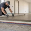 Massetto e sottofondo: differenze, spessori, asciugatura, costi ed errori