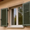 Persiane in alluminio, PVC o legno: differenze, durata e costi