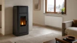 Stufa a pellet idro: funzionamento, collegamento ai termosifoni, consumi e prezzi