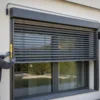 Installatori montano veneziane esterne con guide laterali