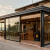 Sala ristorante chiusa con vetrate: non è VEPA e serve il permesso di costruire