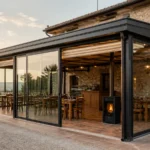 Sala ristorante chiusa con vetrate: non è VEPA e serve il permesso di costruire