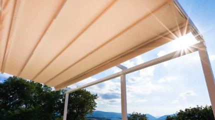 Riqualificazione outdoor e comfort indoor: come progettare spazi esterni funzionali e conformi alle normative
