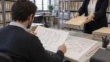 Accesso agli atti edilizi senza protocollo: il Comune deve cercare le pratiche
