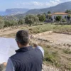 Acquisizione per abuso edilizio: il Comune deve calcolare l’area circostante