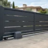 Automazione cancello scorrevole: motore, cremagliera e sicurezza