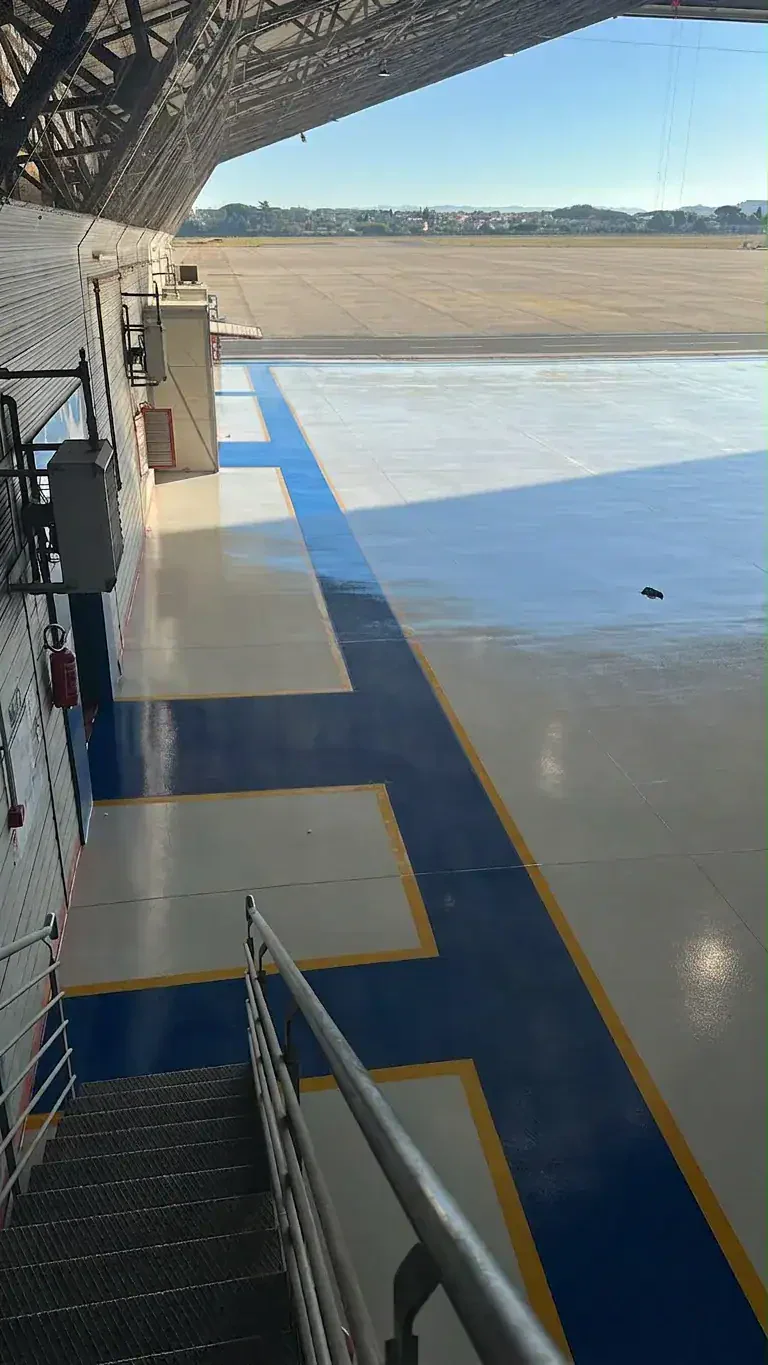 Fotografia di Pavimento in resina per gli hangar a Ciampino (RM)