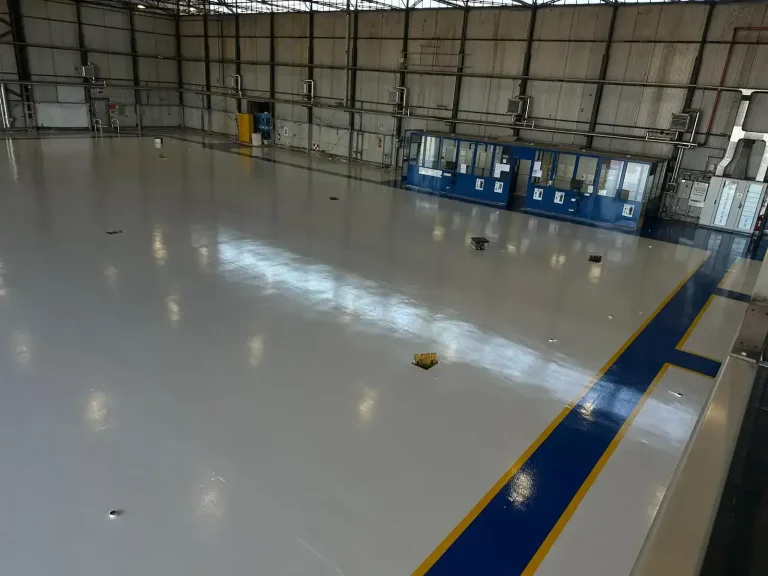 Fotografia di Pavimento in resina per gli hangar a Ciampino (RM)