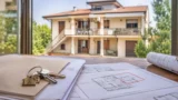 Immobile comprato all’asta con abusi: quali tutele ha l’aggiudicatario?