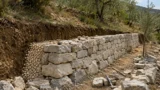 Muro a secco: pietre, fondazione, drenaggio, posa e permessi