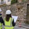 Muro crollato e allaccio fognario difforme: confermati rimozione e sanzione