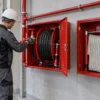 Naspi e idranti antincendio: differenze, portata, posa e controlli