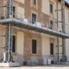 Ponteggio autosollevante: piattaforma, ancoraggi, uso e controlli
