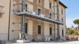 Ponteggio autosollevante: piattaforma, ancoraggi, uso e controlli