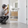 Porta interna in PVC: struttura, resistenza all’umidità, posa e limiti