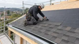 Tegole canadesi: supporto, pendenza, posa, ventilazione e durata