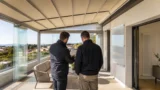 VEPA e tenda retrattile: quando il terrazzo chiuso non è edilizia libera